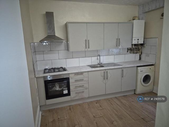 Flat for rent in Eveswell, Wales