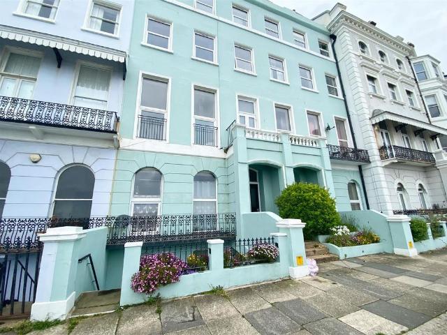 Flat for rent in West Marina, Guestling Green