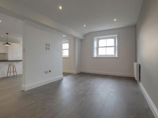 Apartment for rent in Rosehill, Greater London