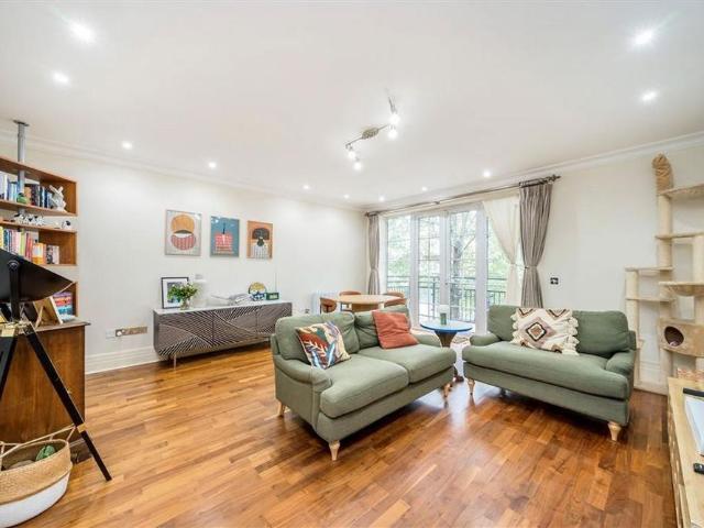 Apartment for rent in Mortlake, Greater London