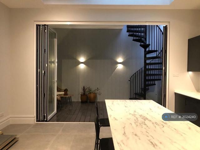 Apartment for rent in London Borough of Wandsworth, Greater London