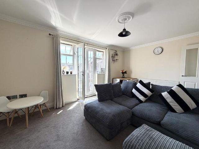 Apartment for rent in Peacehaven, Iford