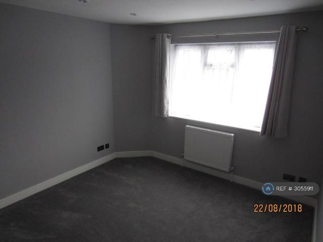 Apartment for rent in South Stanmore, Greater London