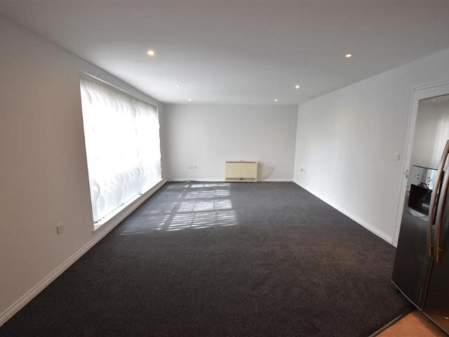 Apartment for rent in Maypole, Monks Orchard