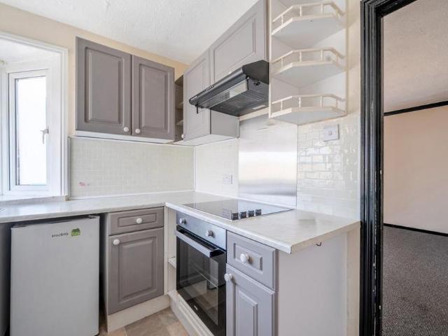 Apartment for rent in Fishersgate, West Sussex