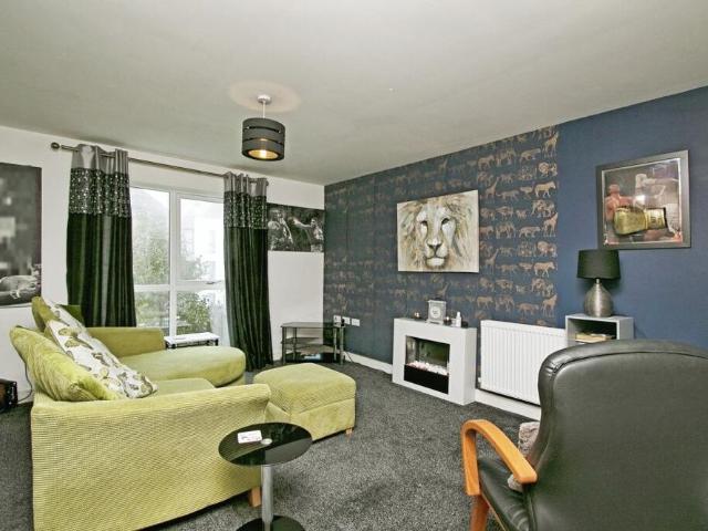 Apartment for rent in Tuckingmill, Pool