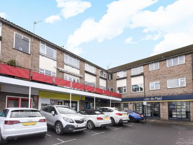 Apartment for rent in Farnborough Park, Greater London