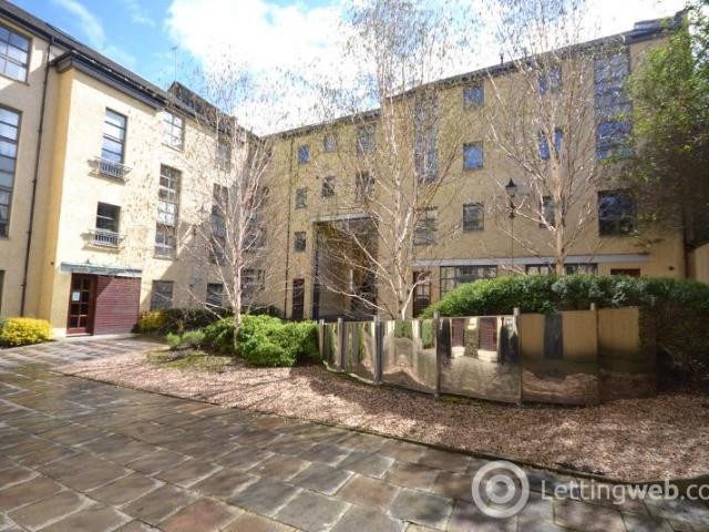 Apartment for rent in Canongate, Old Town