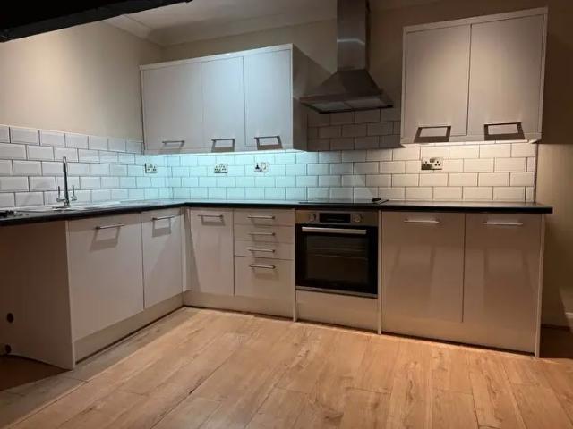 Apartment for rent in Pentrefelin, Cellan
