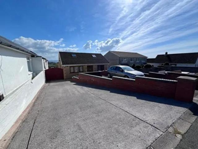 Apartment for rent in Tirdeunaw, Swansea