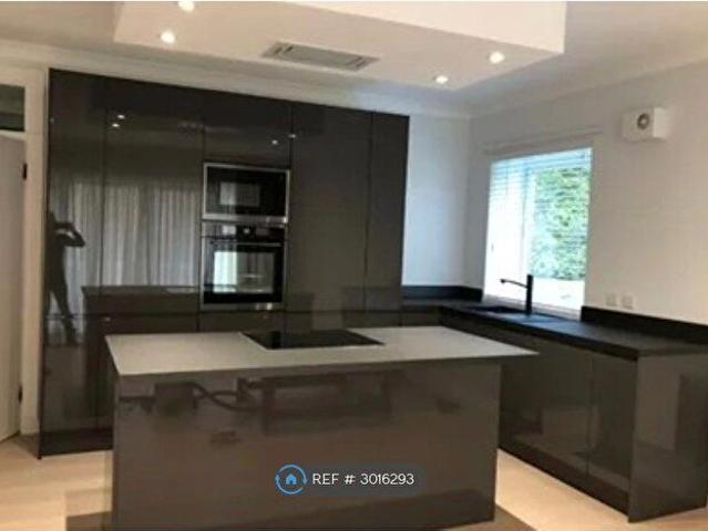 Apartment for rent in Bearsden, Scotland
