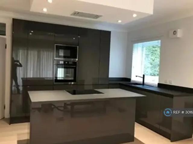 Apartment for rent in Bearsden, Scotland