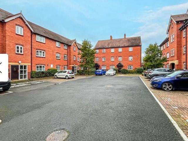 Apartment for rent in Cliff Hill, Green Close