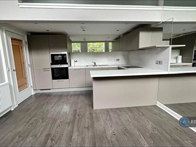 Apartment for rent in Broomhill, Scotland