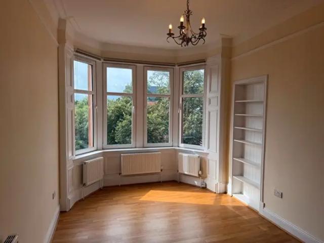 Apartment for rent in Thornwood, Glasgow