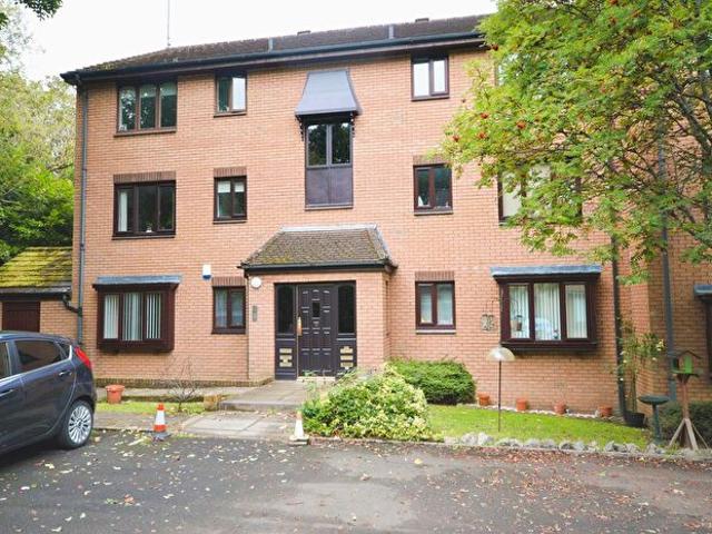 Apartment for rent in Orchard Park, Giffnock