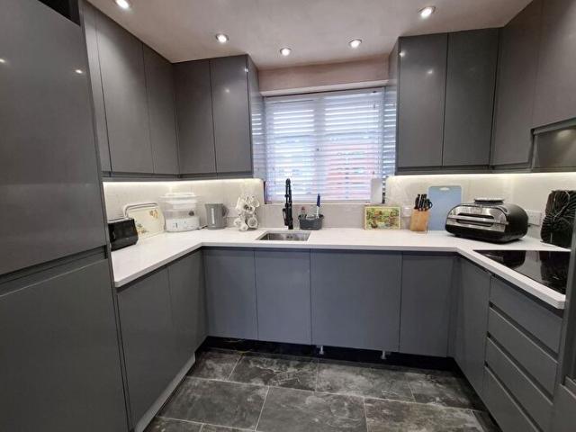 Apartment for rent in Nangreaves, Wales