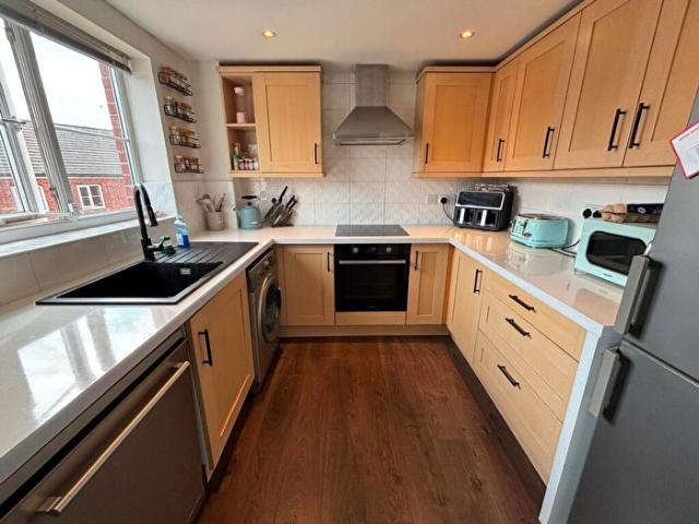 Apartment for rent in Woodloes Park, Green Close