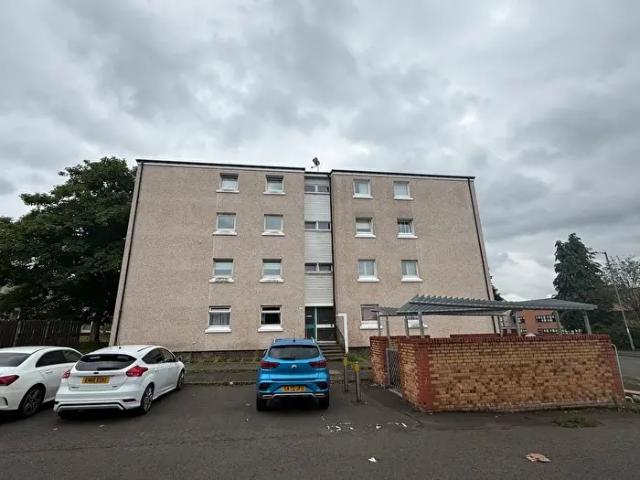 Apartment for rent in Maryhill Park, Summerston
