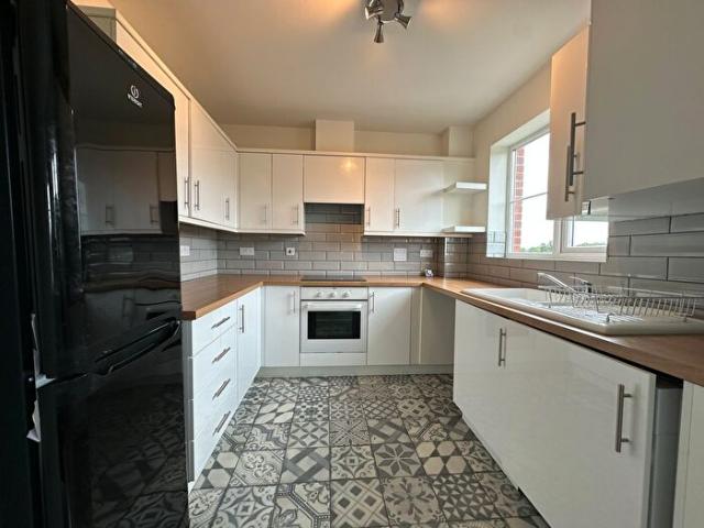 Apartment for rent in Woodloes Park, Green Close