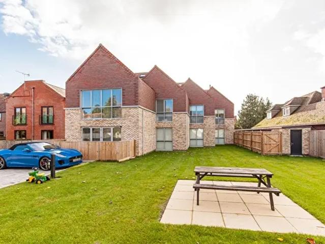 Apartment for rent in Henwood, Dromore