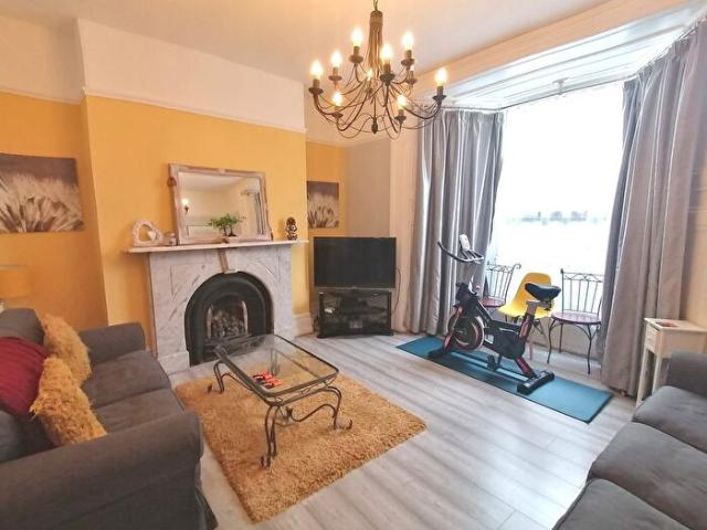 Apartment for rent in Nangreaves, Wales