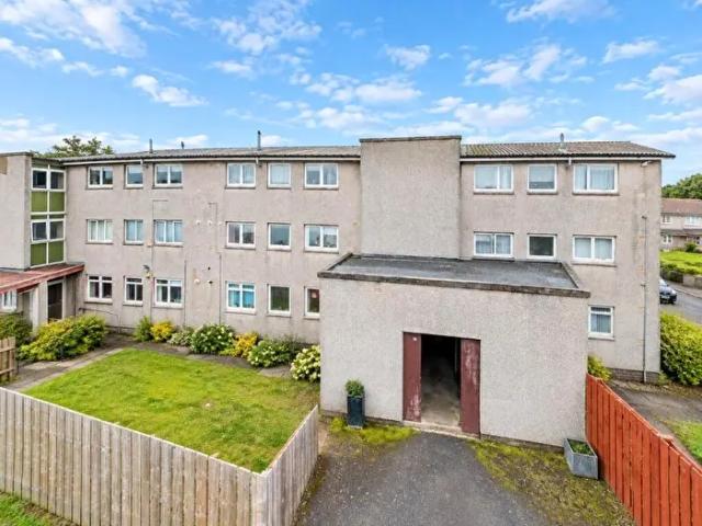 Apartment for rent in Victory Gardens, Renfrew