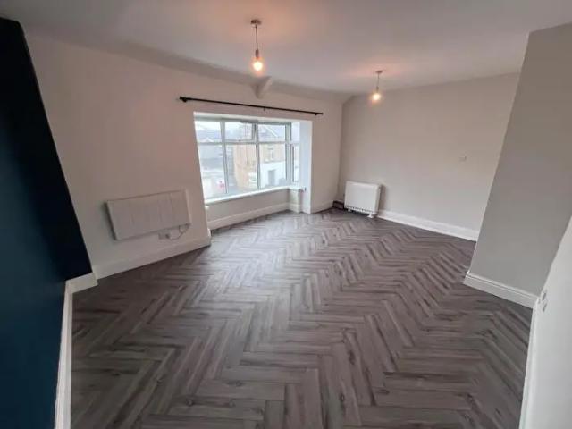 Apartment for rent in Nangreaves, Wales