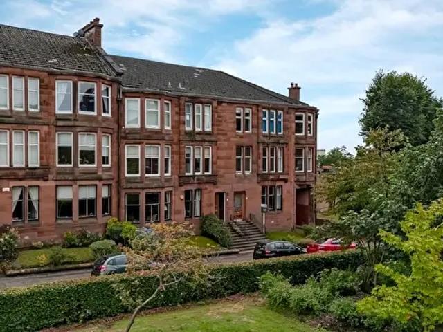 Apartment for rent in Thornwood, Glasgow