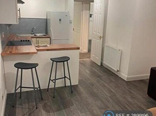 Apartment for rent in Summerston, Scotland