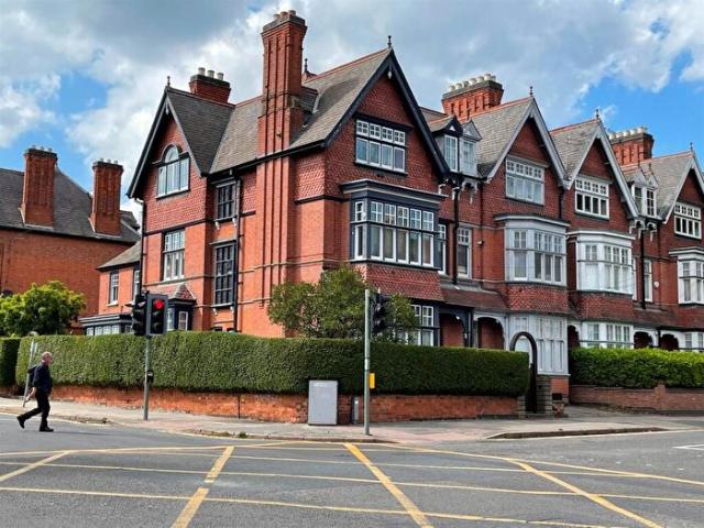 Apartment for rent in West End, Old Wharf