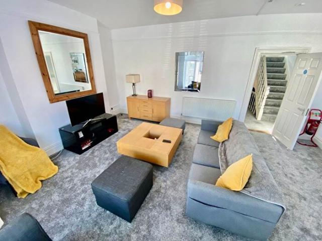 Apartment for rent in Nangreaves, Wales