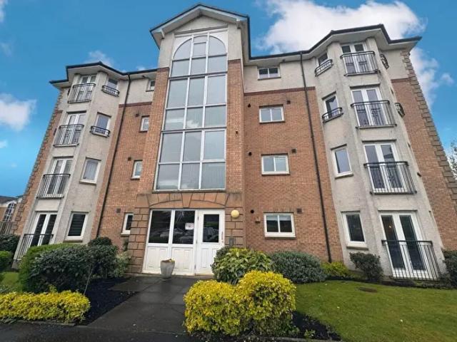 Apartment for rent in Dean Park, Renfrew