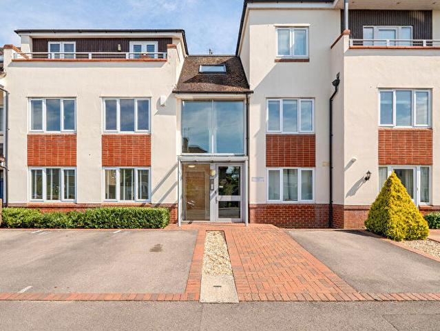 Apartment for rent in Church Cowley, The Slade