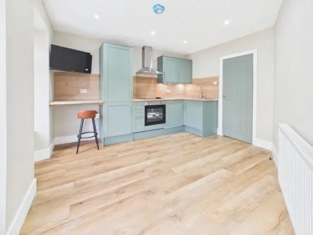 Apartment for rent in St Thomas, Swansea