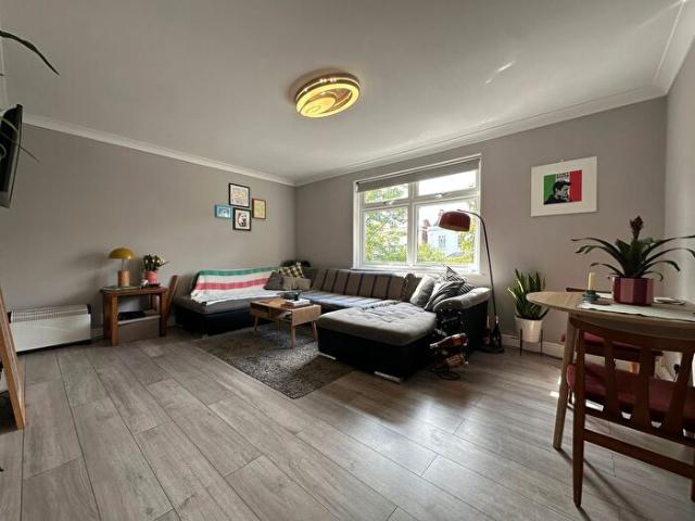 Apartment for rent in Sydenham, Green Close