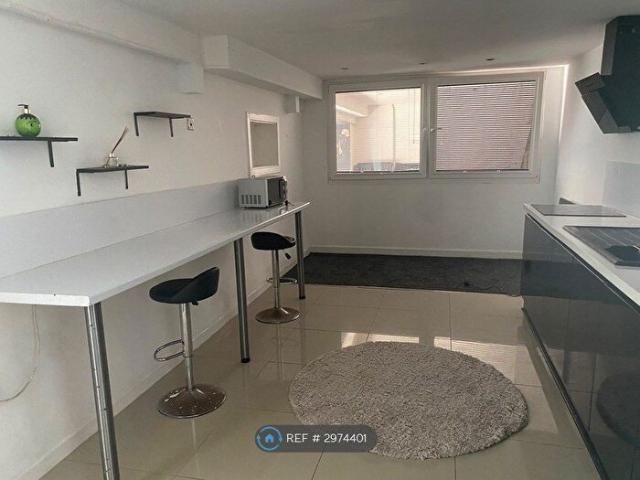 Apartment for rent in Manselfield, Wales