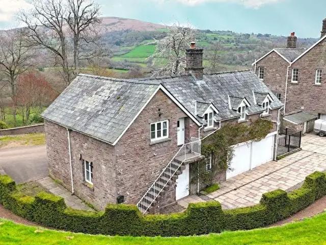 Apartment for rent in Crickhowell