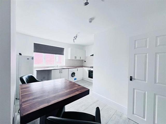 Apartment for rent in Compton Acres, Barton In Fabis