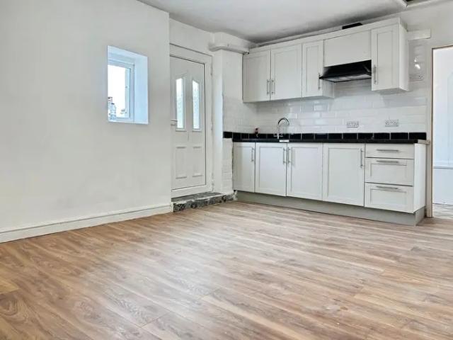 Apartment for rent in Halfway, Dafen
