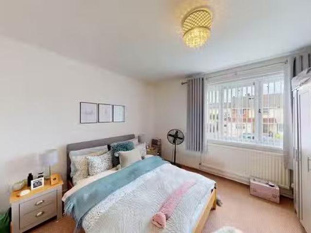 Apartment for rent in Newport
