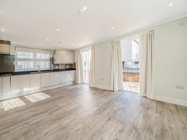 Apartment for rent in London Borough of Harrow, Greater London