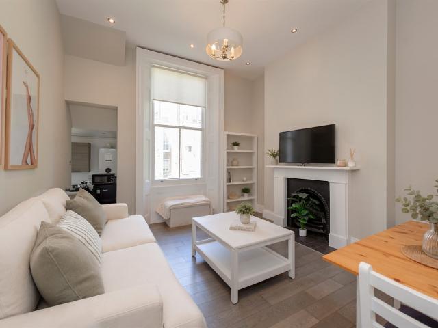 Apartment for rent in North Kensington, Greater London