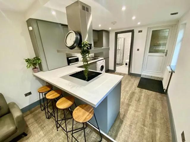 Apartment for rent in Mount Pleasant, Swansea