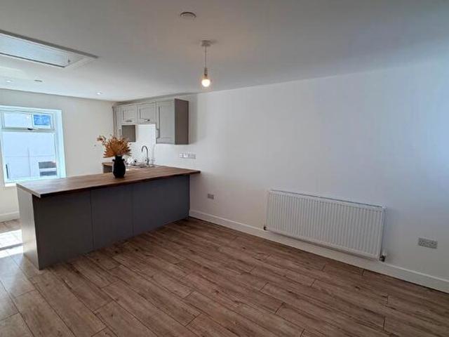 Apartment for rent in Treharris