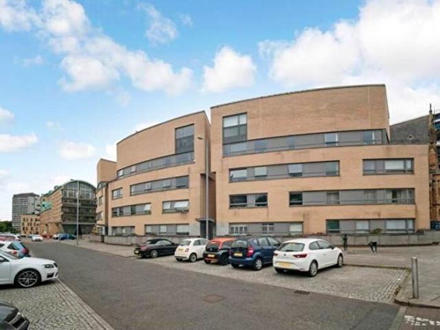 Apartment for rent in Hutchesontown, Gorbals
