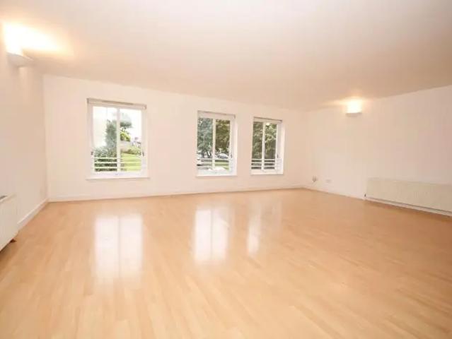 Apartment for rent in Broomhill, Scotland