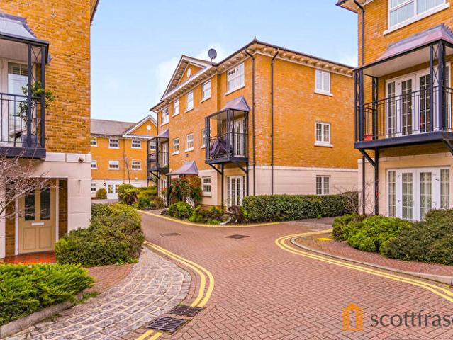 Apartment for rent in Cowley Marsh, The Slade