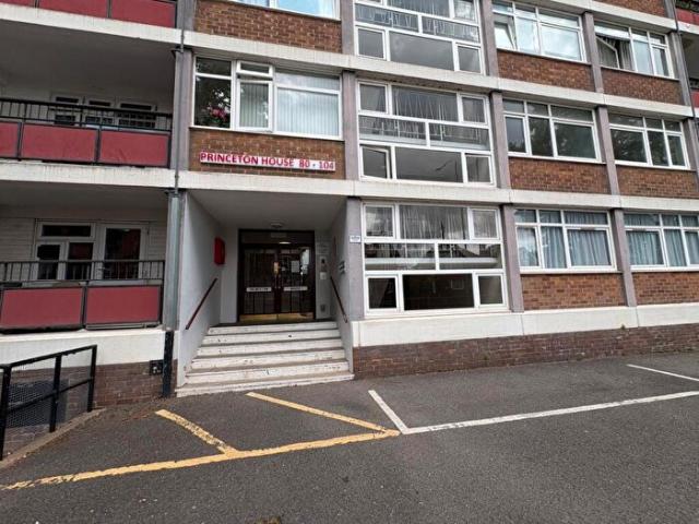 Apartment for rent in Compton Acres, Barton In Fabis