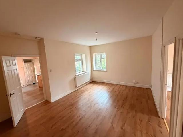 Apartment for rent in Dyffryn Clydach, Neath Abbey